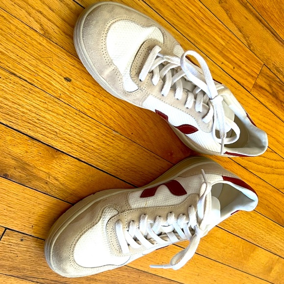 Veja Campo Sneakers Size 8 (EURO 39). Cream with tan and burgundy accents. - Picture 3 of 4